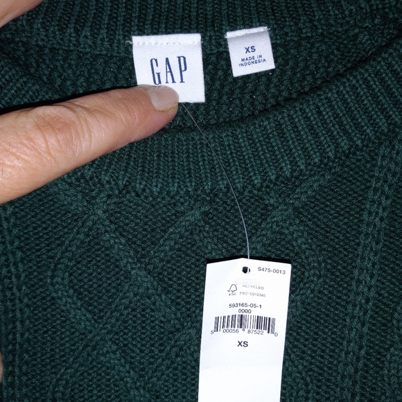 Hunter Green Gap cable knit sweater. Size xs. NWT - Picture 2 of 5